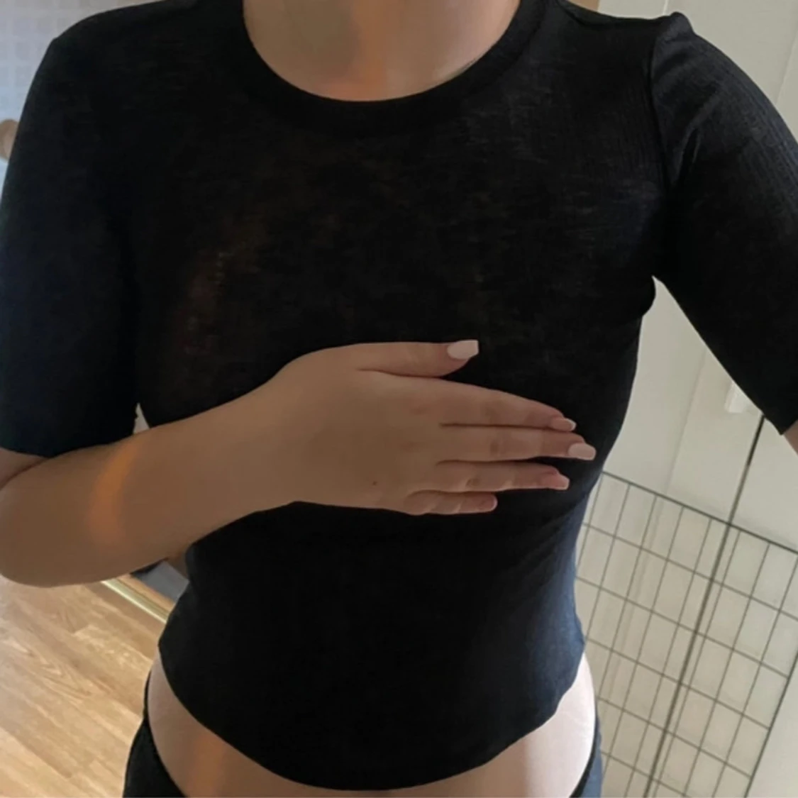 Svart ribbad topp från Monki - 4