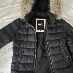 Tommy hilfiger vinter jacka  - Pelsen kan tas bort 