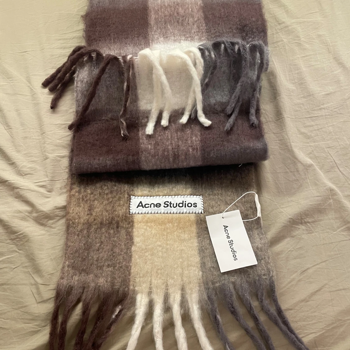 Rutig halsduk från Acne Studios - 1