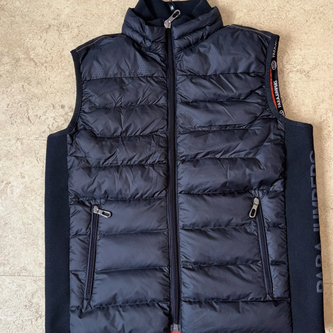 Svart dunväst från Parajumpers