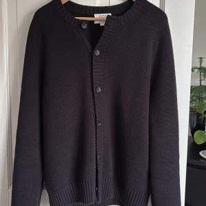 Cos cardigan - Stickad cos cardigan storlek S (sitter M)