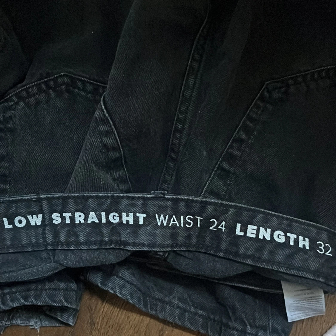 Svarta low waist straight jeans 24/32 - 2