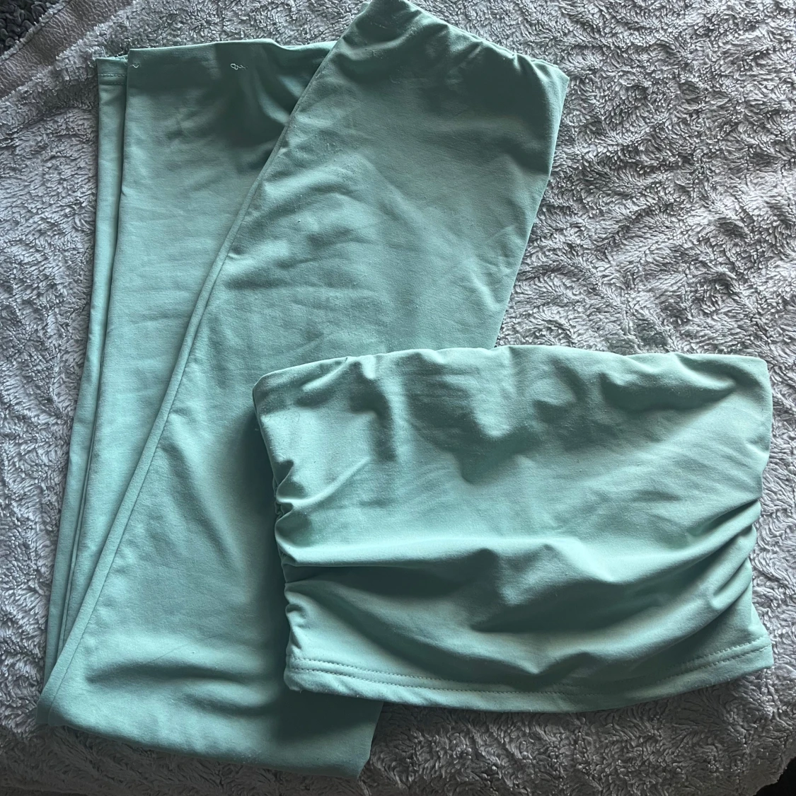 Mintgrön bandeau och maxi kjol set