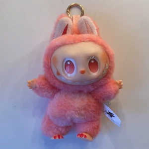 Labubu - Orlrd labubu/lafufu? Kartongen är lite skadad från transport. Men övrigt bra skick