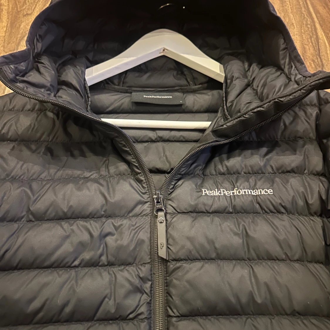 Svart dunjacka Peak Performance L - 1