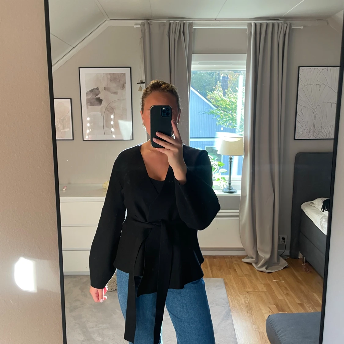 Svart omlottopp med knytband - 1