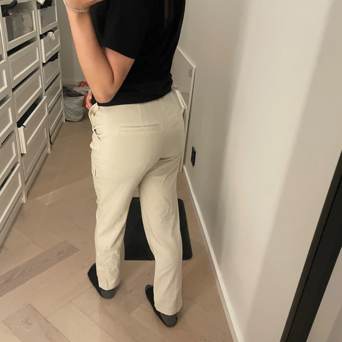 Beiga cargobyxor från NA-KD, stl 34 - 1