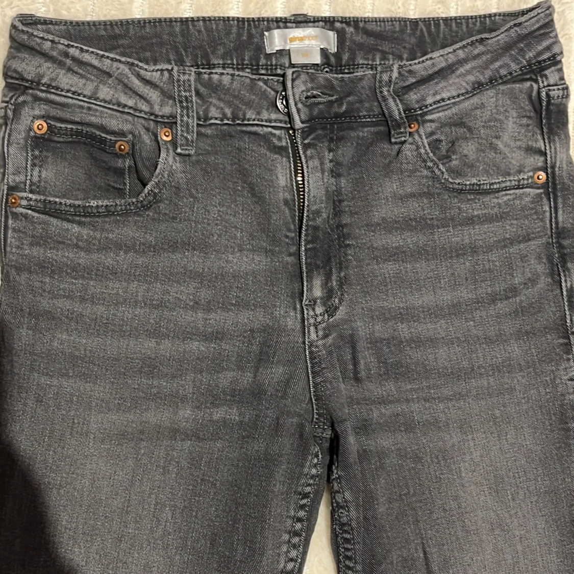 Grå bootcut jeans från Gina Tricot - 2