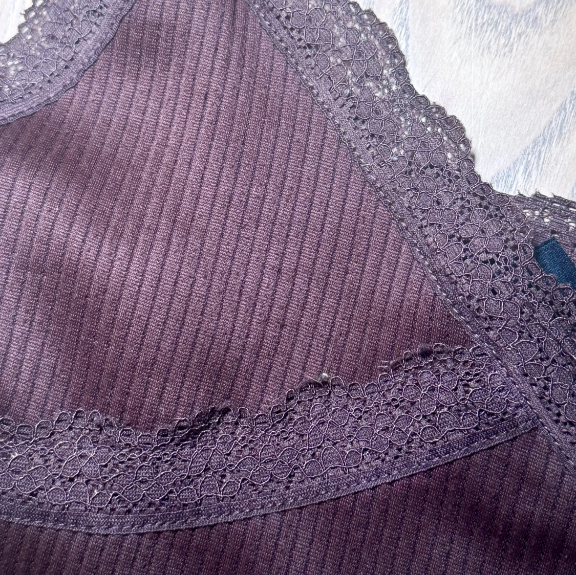 Brunt spetslinne - 3