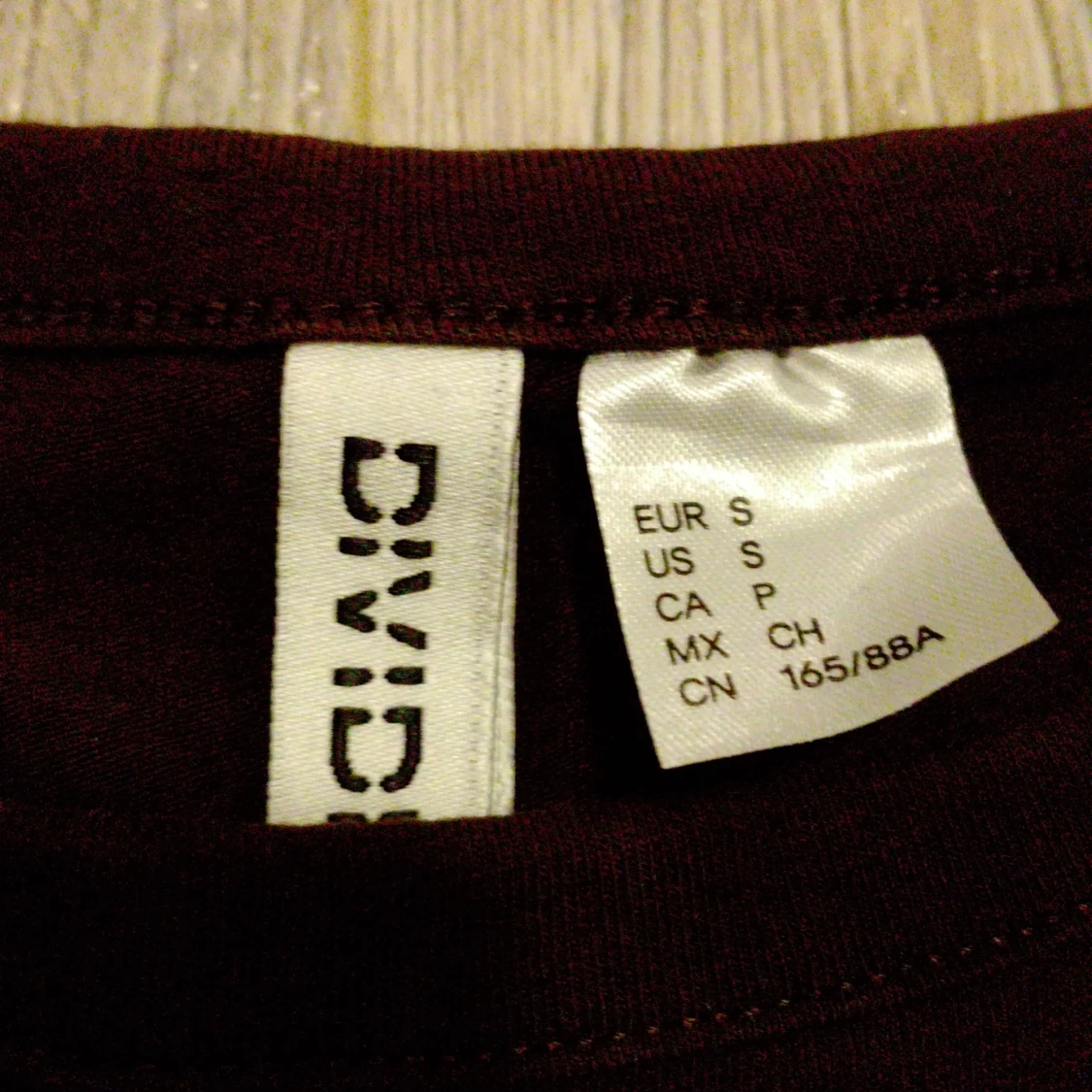 Mörkröd croppad topp från Divided - 1