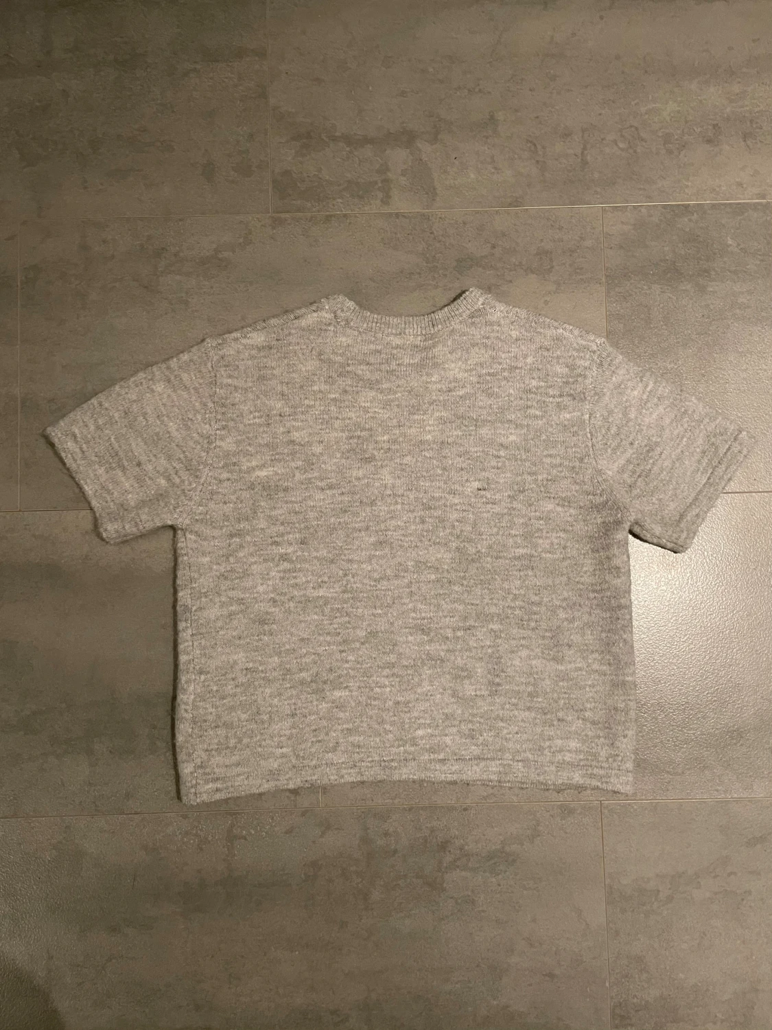 stickad kortärmad tröja från Gina tricot  - 1