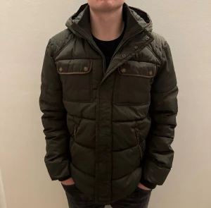Vinterjacka - - Condition: 8/10 - Color: Olive - Size: M