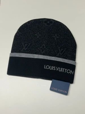 Lv Mössa - Helt ny aldrig använd. Storlek One size. Snabb frakt fraktar inom 24h.