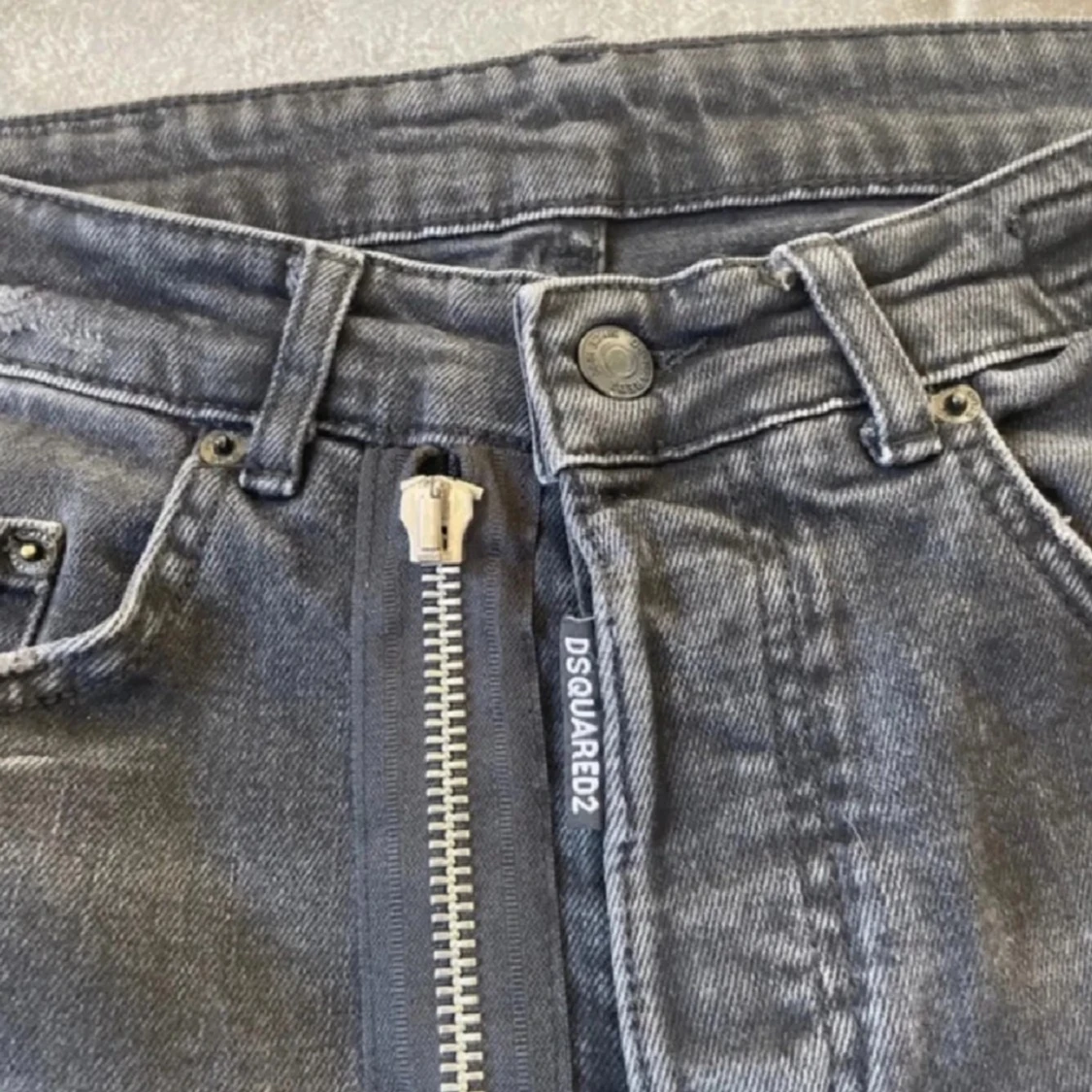 Svarta slitna jeans från Dsquared2 - 1