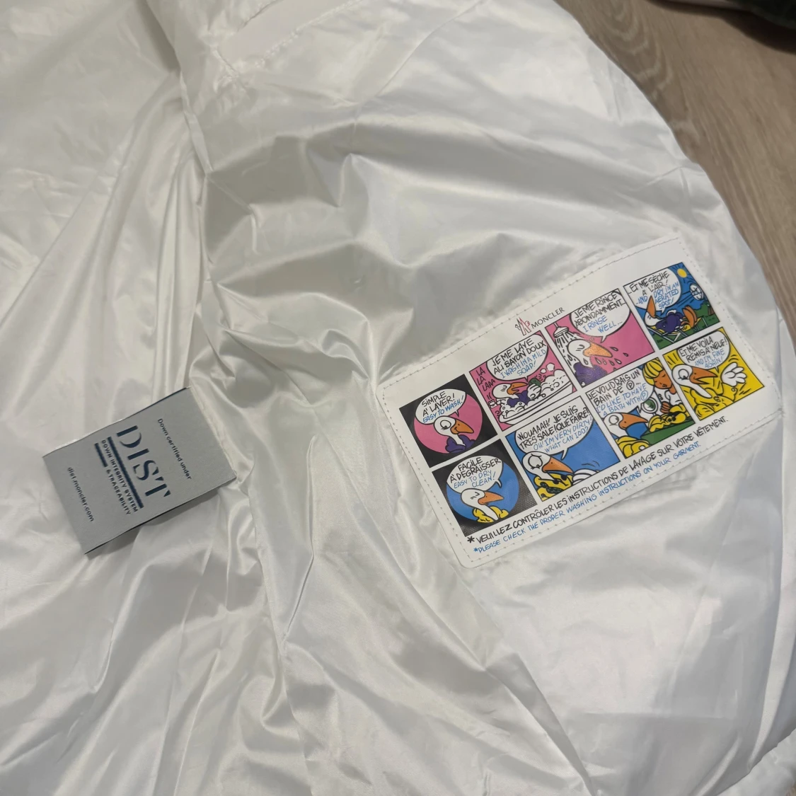 Vit pufferjacka från Moncler med huva - 3