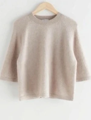 &other stories tröja - Så himla snygg och trendig trekvartsärmad stickad tröja från & other stories!! Perfekt till alla typer av outfits! Älskar denna!! Original pris 690 kr Pris kan diskuteras