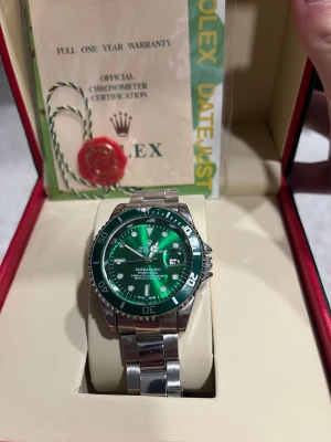 Klocka Herr - Riktigt fräsh klocka. skick 9/10 då den knappt är använd så lite därför jag säljer. Vid frågor är det bara att höra av sig😄