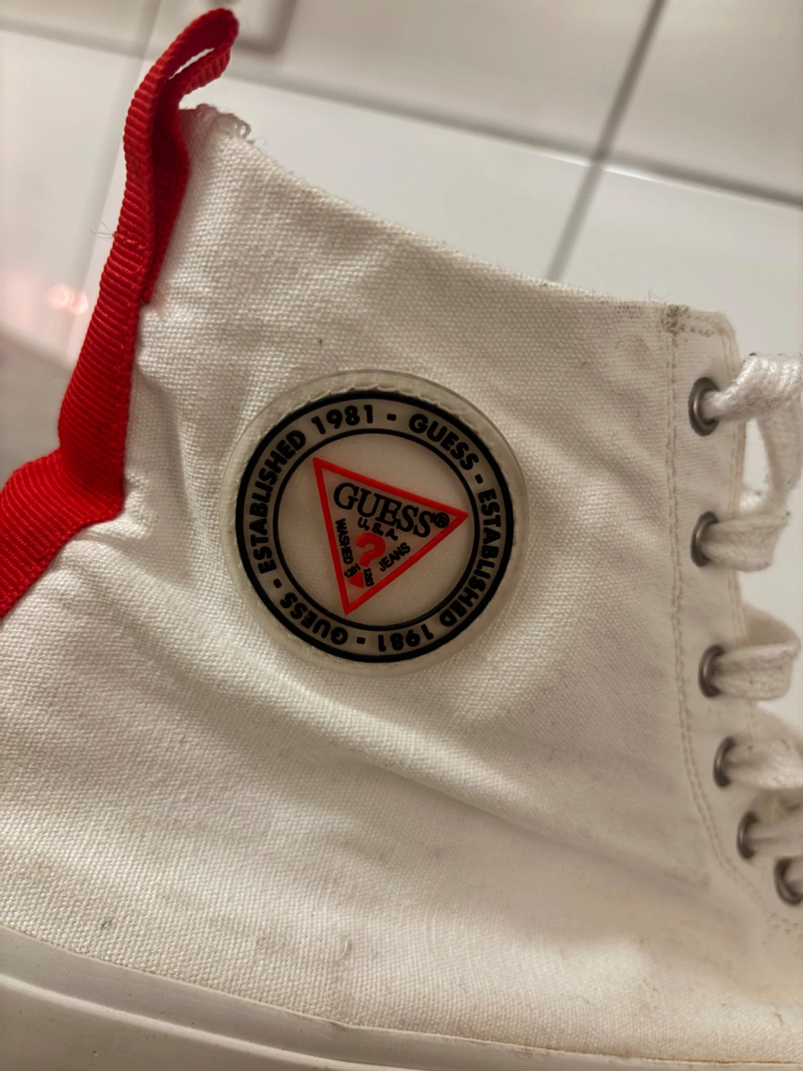 Vita high top sneakers från Guess - 1