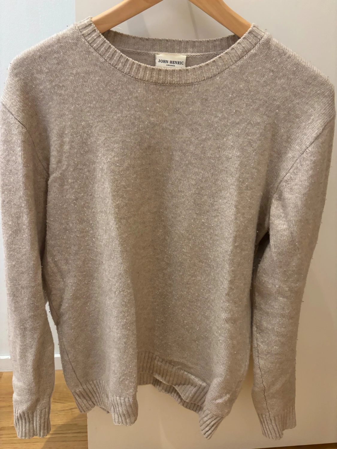 Beige stickad tröja från John Henric - 1