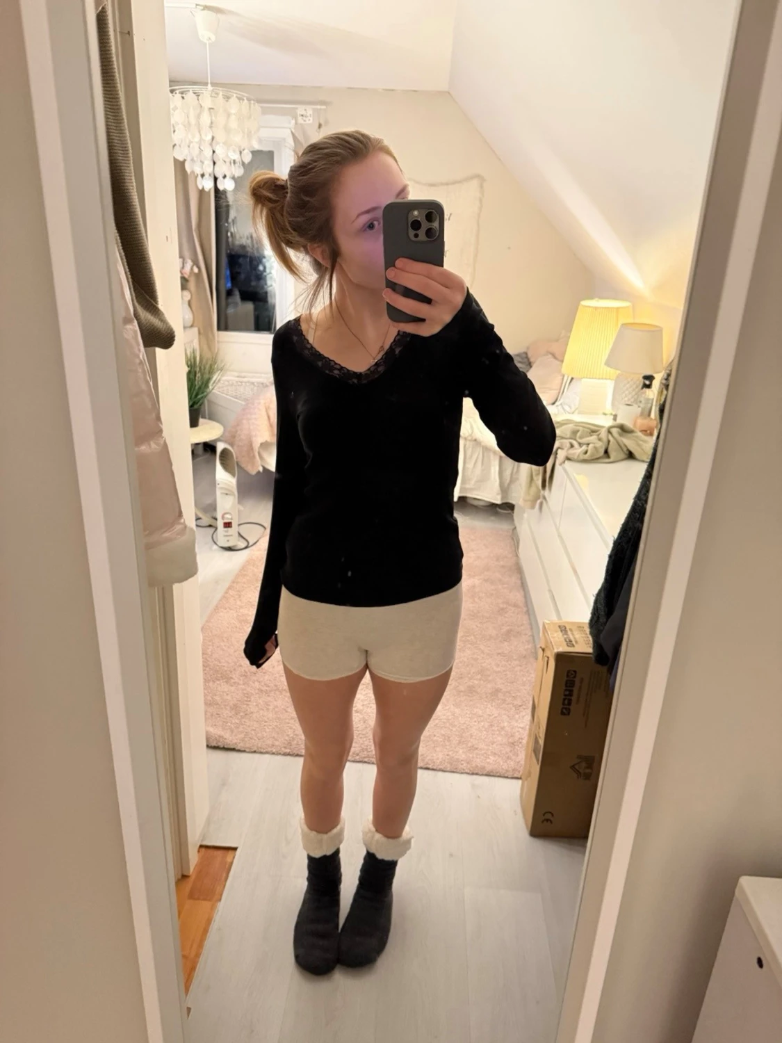 Svart ribbad långärmad topp med spets - 1