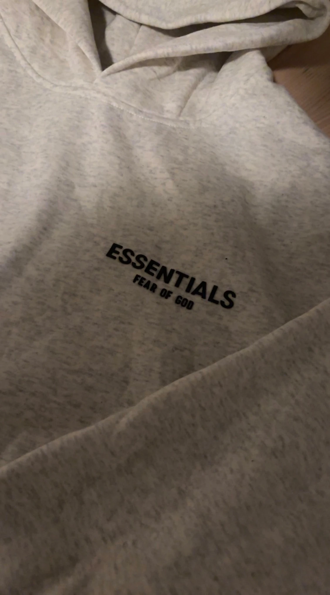 Grå Essentials hoodie - 1