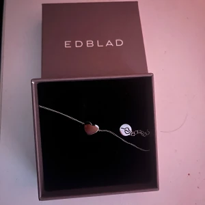 Edbald armband silver - Oanvänt Edblad armband med ett hjärta
