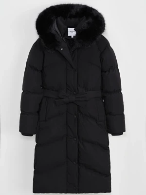 Vinter jacka  - Säljer min jacka som knappt är använd. Jackan är i storlek S men passar M. Kan gå ner i pris vid snabb affär. Skickar gärna bilder med jackan på vid förfrågan om det 😊