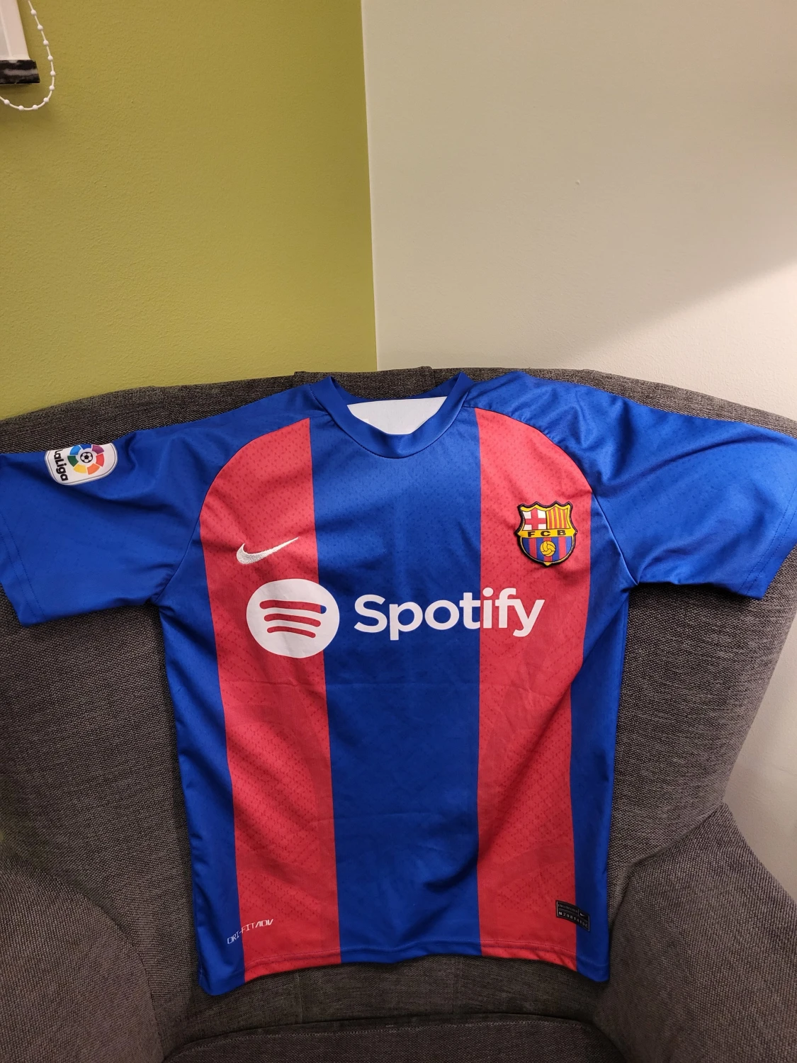Nike FC Barcelona 2023/24 hemmastadion. Araújo storlek M - 1