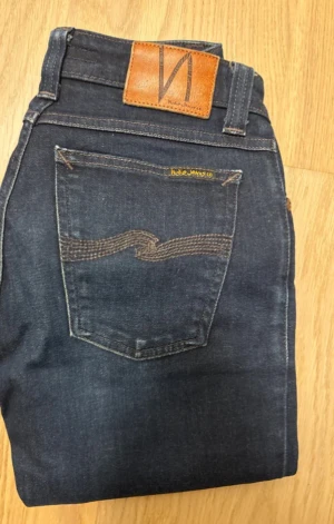 Nudie Jeans - Riktigt schyssta nudie jeans. Perfekt för att börja med reselling. W26 Sitter som W28