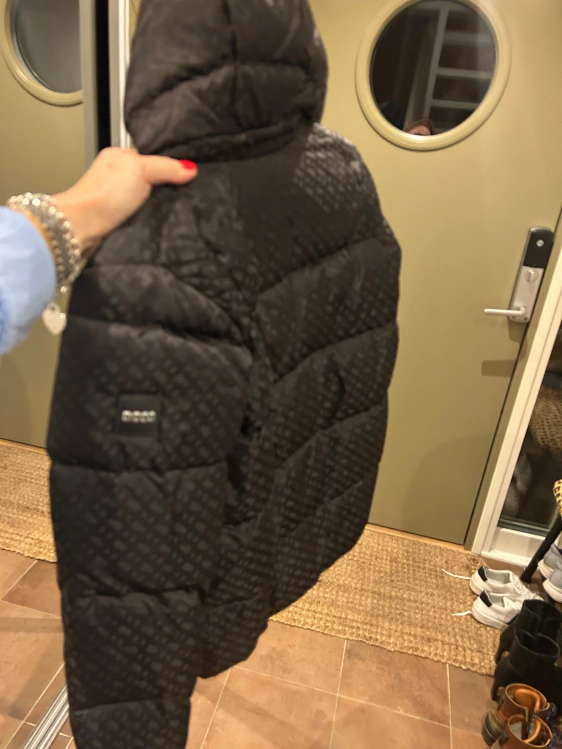 Svart Boss dunjacka  - 1