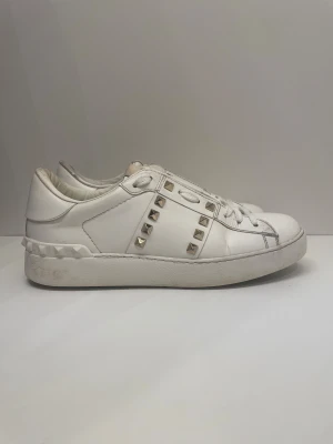 Valentino garavani Rockstud  - Valentino garavani Rockstud i storlek 38, bra skick!