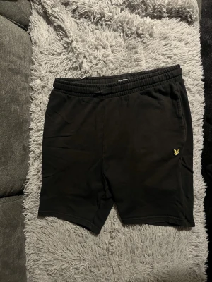 Svarta shorts från Lyle & Scott - Svarta shorts från Lyle & Scott