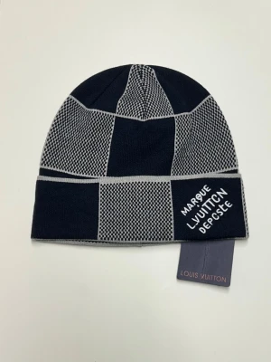 Lv Mössa - Helt ny aldrig använd. Storlek One size. Snabb frakt fraktar inom 24h.