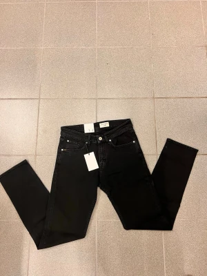 Svarta jeansbyxor från Tiger of Sweden  - Helt nya tiger of Sweden jeans med ord pris 1200kr