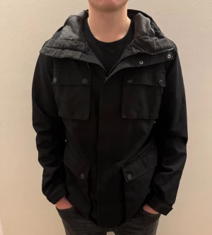 Field Jacka med luva - - Condition: 8/10 - Color: Black - Size: S