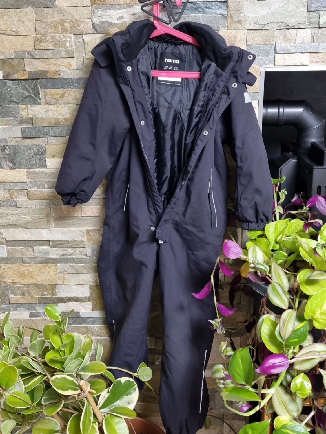 Svart overall från Reima med fuskpäls