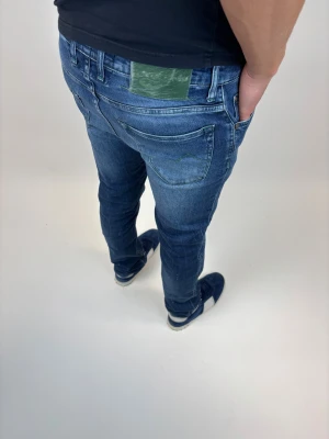 Jacob Cohen Jeans  - Jacob Cohen Jeans! Trendigaste jeansen på marknaden. Ny pris= 6000 kr Säljs för= 1199 kr! Modellen är ”nick”
