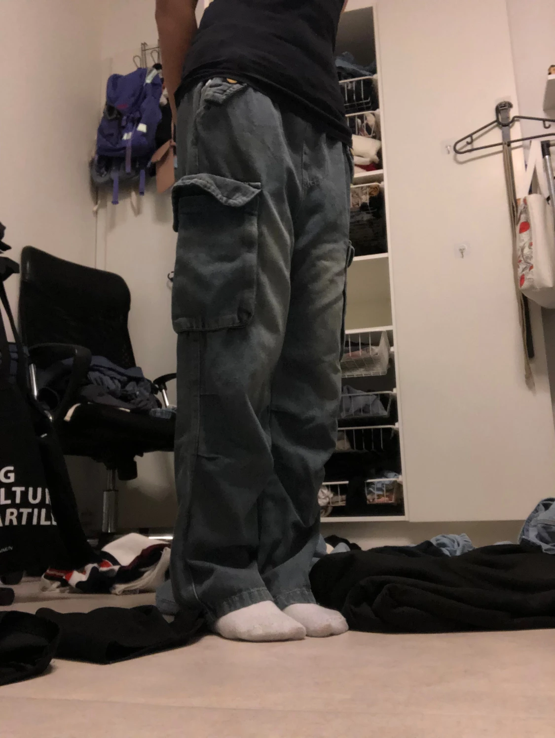 Blå cargopants med fickor