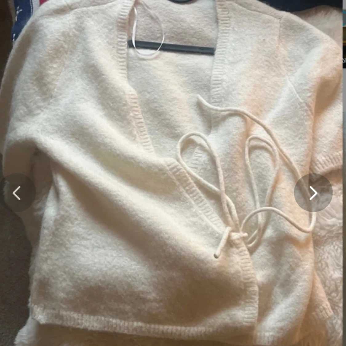 Vit omlottkofta med snörning