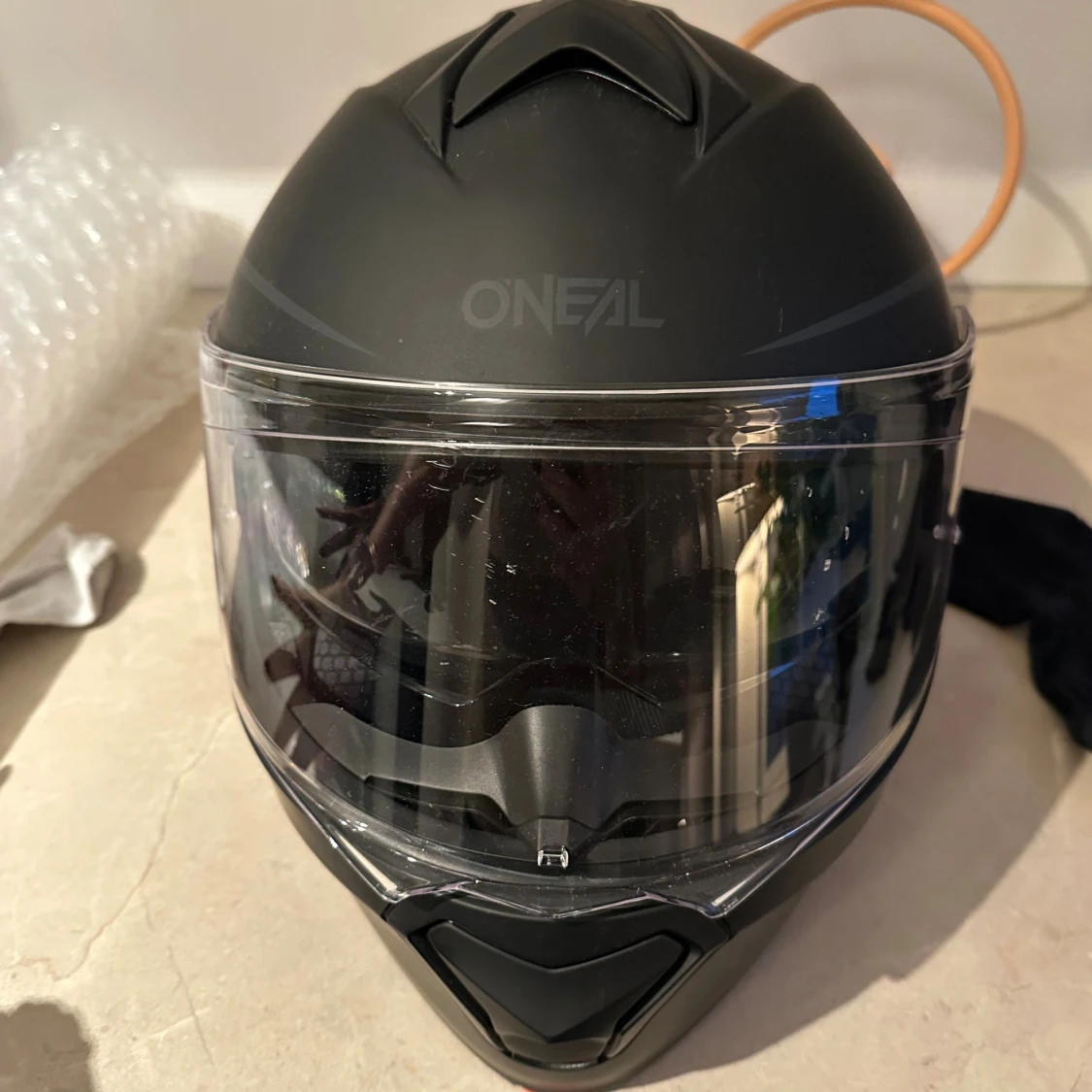 Svart O'Neal MC-hjälm med visir
