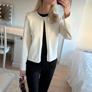 Kofta från Gina - Säljer denna söta koftan från Gina 