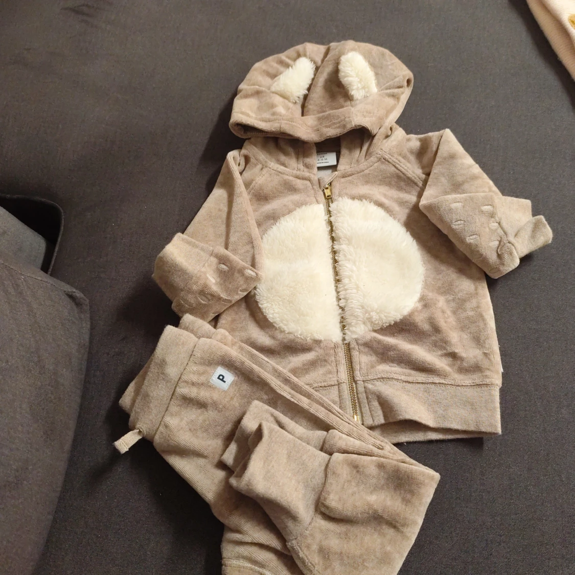 Beige mjukisbyxor från Polarn O. Pyret