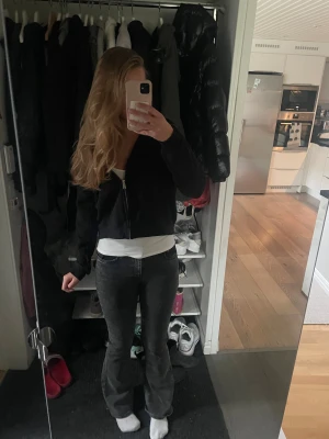 Svarta bootcut jeans - Jeans från Gina tricot men som inte kommer till användning längre 🥰