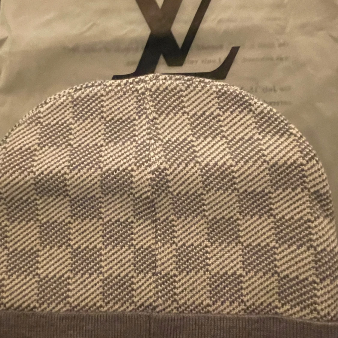 Grå rutig mössa - 1