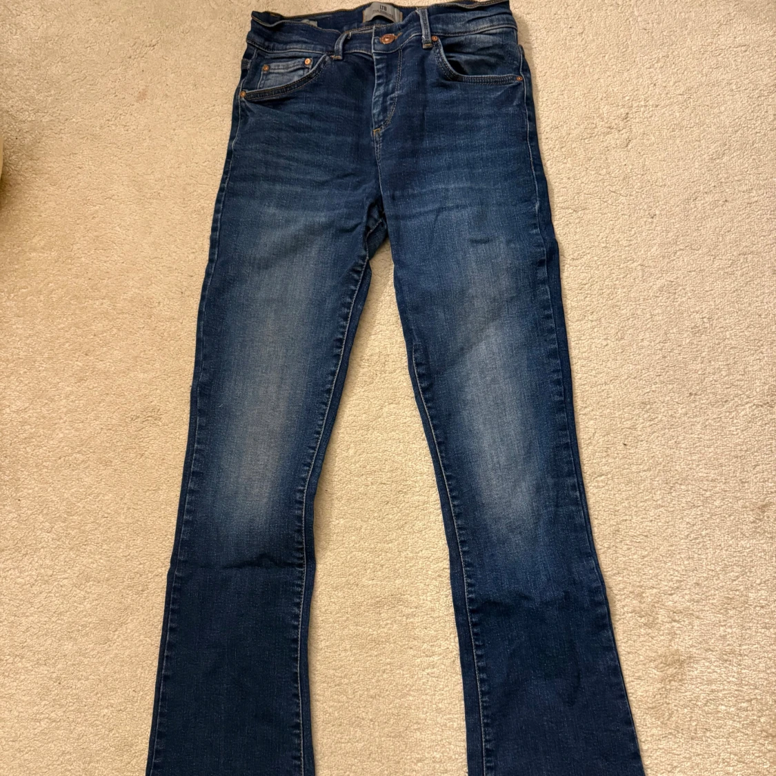 Blå jeans från LTB med utsvänga ben