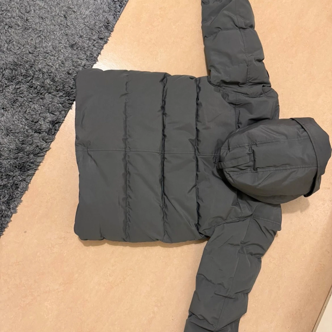 Grå pufferjacka från Canada Goose - 3