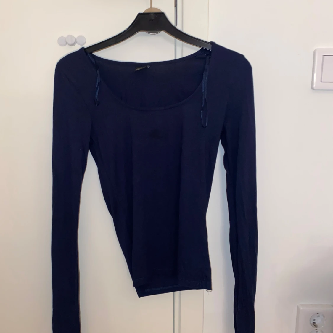 Mörkblå långärmad topp Gina Tricot XS