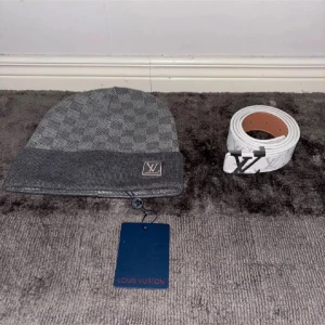 Lv mössa + lv bälte för 450kr - Helt nya