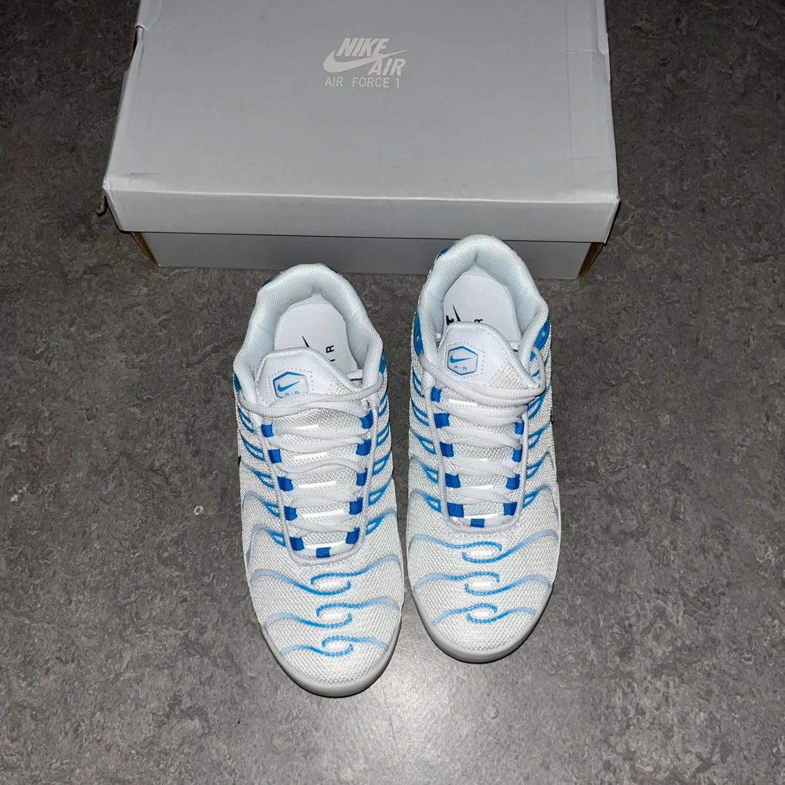 Nike Air Max Plus vit/blå sneakers - 3