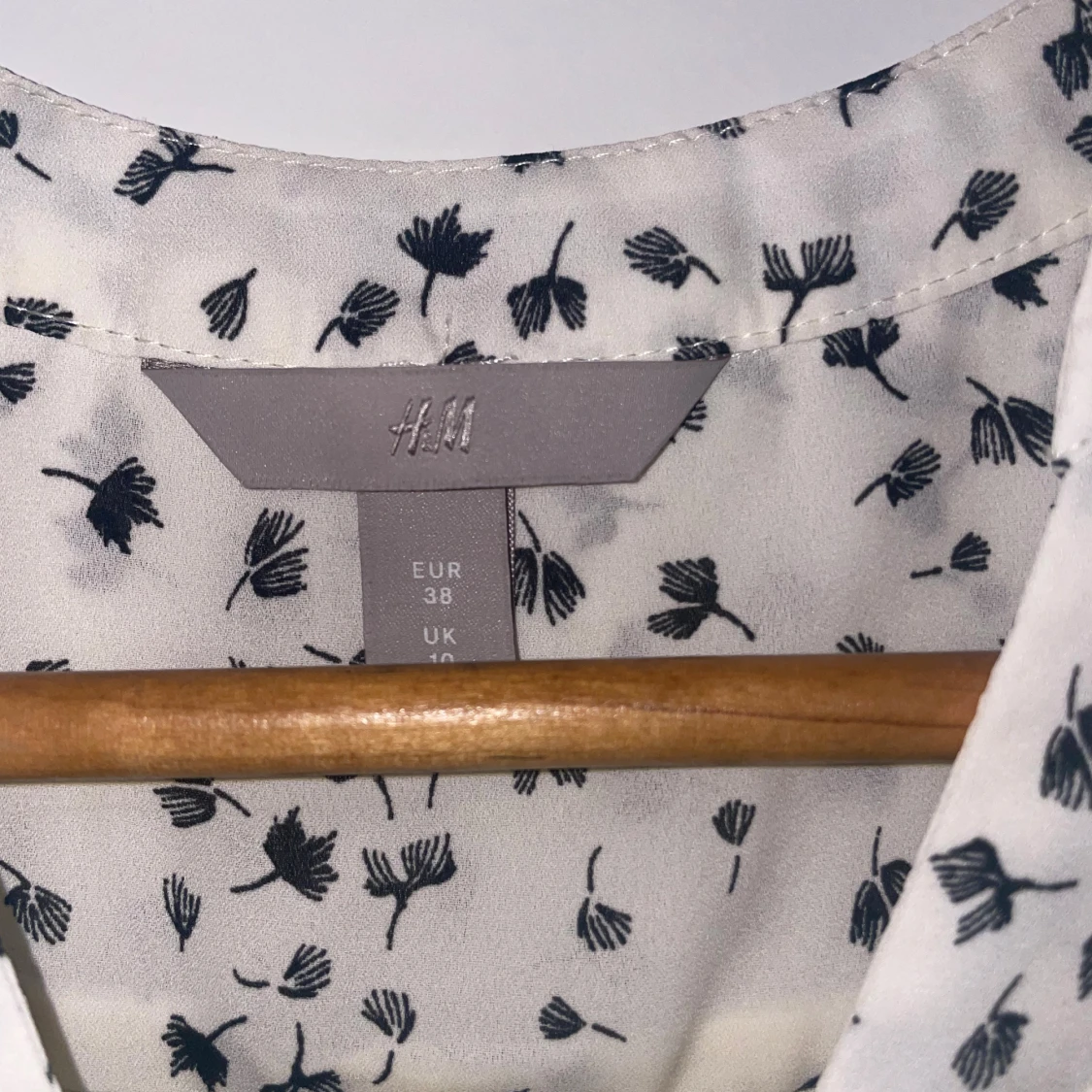 Vit blommig ärmlös klänning H&M - 2